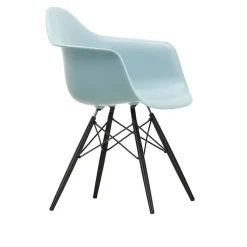 Eames RE Plastic Armchair DAW spisestuestol Black Maple