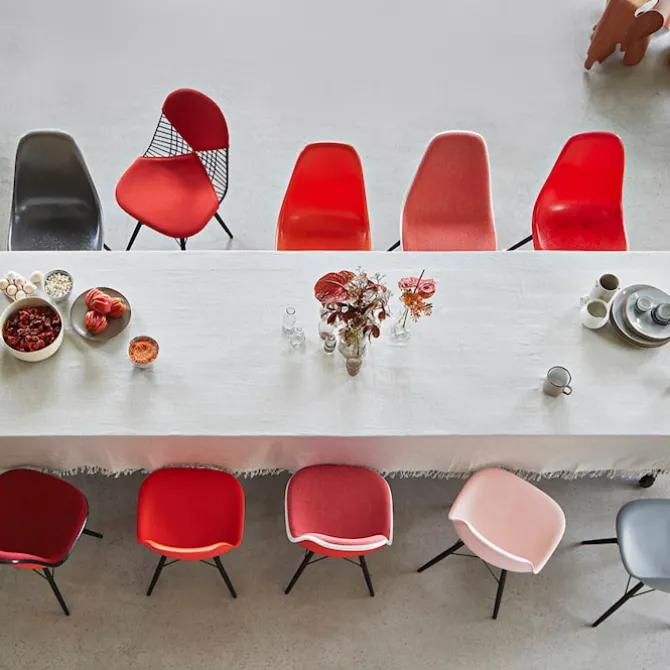 Eames RE Plastic Armchair DAW spisestuestol Dark Maple