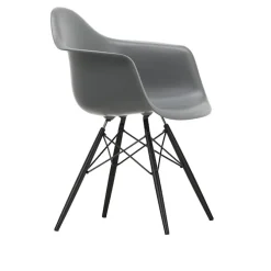 Eames RE Plastic Armchair DAW spisestuestol Black Maple