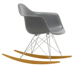 Eames RE Plastic Armchair RAR gyngestol Chrome/Golden Maple