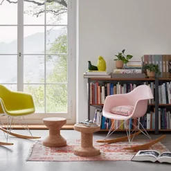Eames RE Plastic Armchair RAR gyngestol Basic Dark/Golden Maple