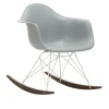 Eames RE Plastic Armchair RAR gyngestol White/Dark Maple