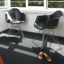 Eames RE Plastic Armchair DAR spisestuestol Chrome