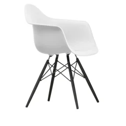 Eames RE Plastic Armchair DAW spisestuestol Black Maple