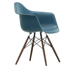 Eames RE Plastic Armchair DAW spisestuestol Dark Maple