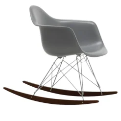 Eames RE Plastic Armchair RAR gyngestol Chrome/Dark Maple
