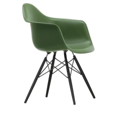 Eames RE Plastic Armchair DAW spisestuestol Black Maple