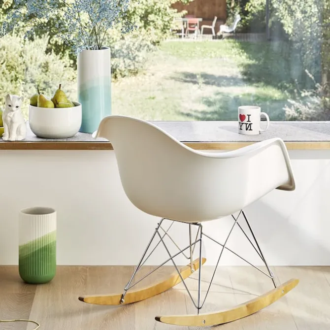Eames RE Plastic Armchair RAR gyngestol Basic Dark/Golden Maple