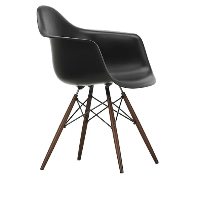 Eames RE Plastic Armchair DAW spisestuestol Dark Maple
