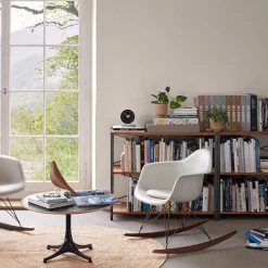 Eames RE Plastic Armchair RAR gyngestol White/Dark Maple