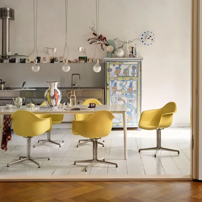 Eames RE Plastic Armchair DAL konferansestol