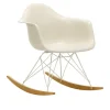 Eames RE Plastic Armchair RAR gyngestol White/Golden Maple