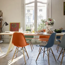 Eames RE Plastic Chair DSW stol Dark Maple
