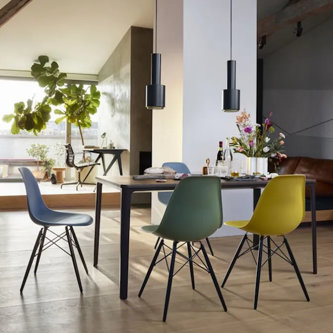 Eames RE Plastic Chair DSW stol Dark Maple
