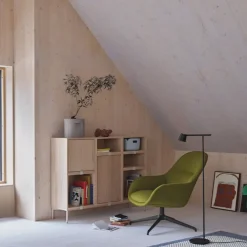 Fiber loungestol med roterende understell refine leather cognac/antrasitt svart
