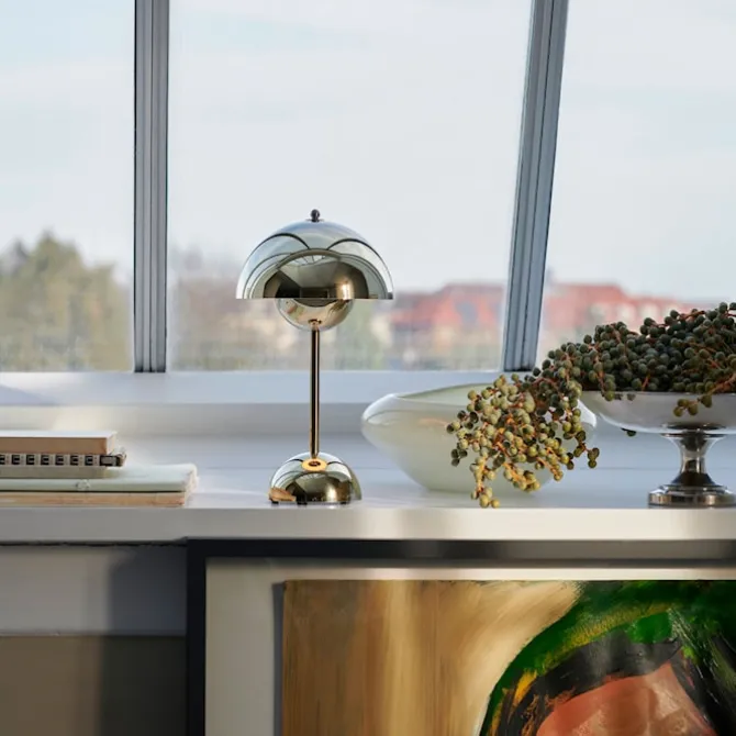Flowerpot VP9 Portable Table Lamp