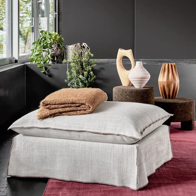 Ghost 06P Ottoman