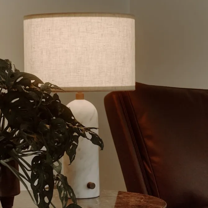 Gravity bordlampe stor svart marmor