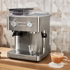 Halvautomatisk espressomaskin med kvern i rustfritt stål 5KES6551ESX