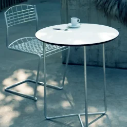 Høyteknologisk spisegruppe rundt bord Ø60cm & 2 stoler