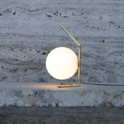 IC T1 Lav bordlampe