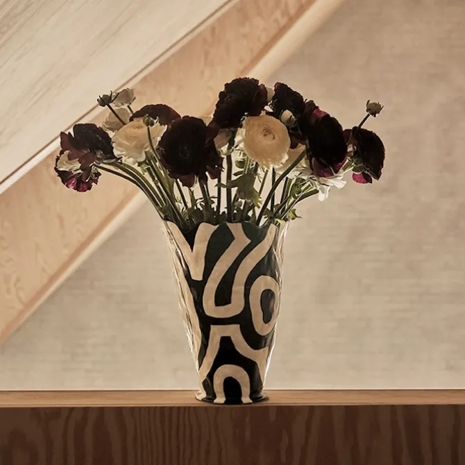 Jessica Hans vase Shadow