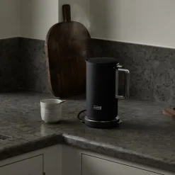 Kettle vannkoker svart