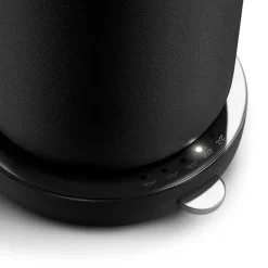 Kettle vannkoker svart