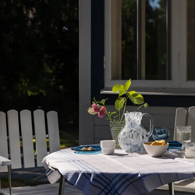 Klassisk spisestuesett med bord B31, hagebenk og 2 lenestoler