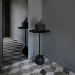 Knockout Table Round Base