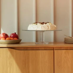 Konstantin Cakestand