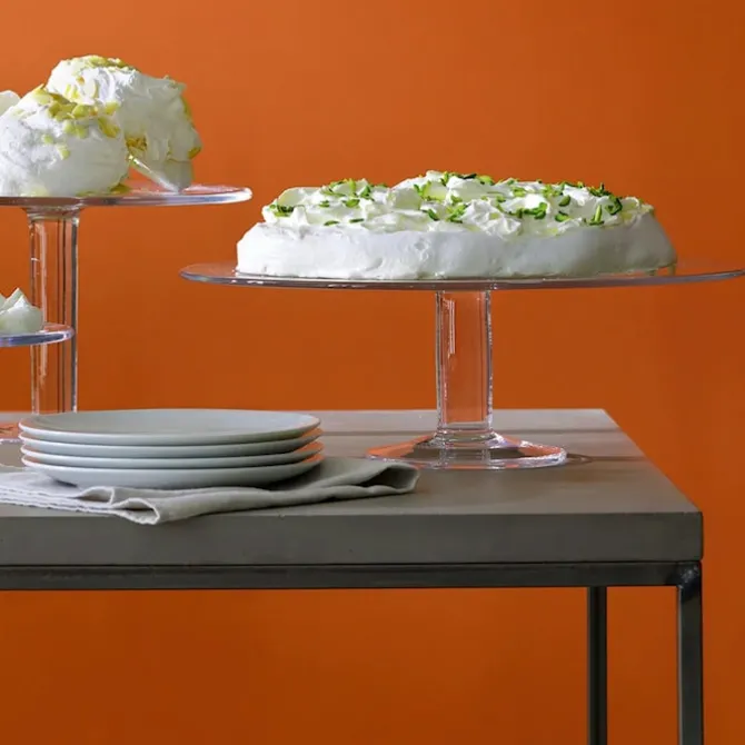 Konstantin Cakestand