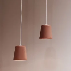 Materiale pendel hvit kabel