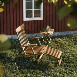 Midsummer deck-chair