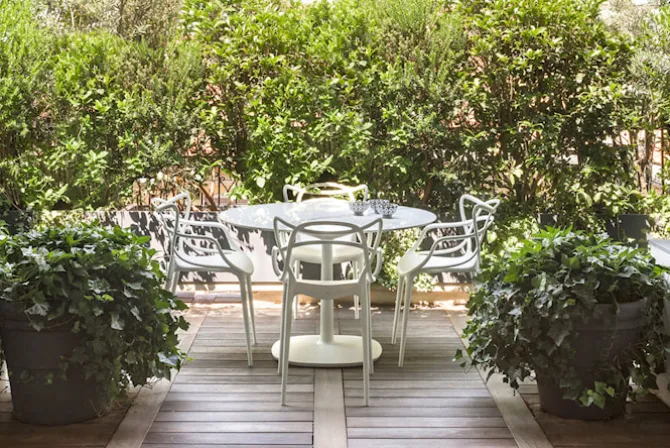 Multiplo 4137 bord rundt Ø135 med stor firkantet understell og hvit glassplate