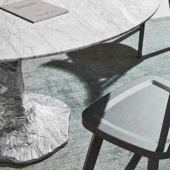 Next Table Oval