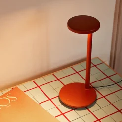 Oblique Qi Charging Table