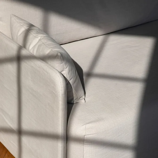 Offset 2-seters sofa