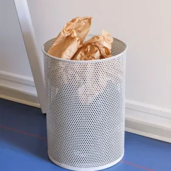 Perforated papirkurv