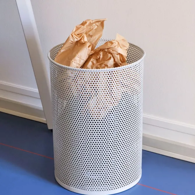 Perforated papirkurv