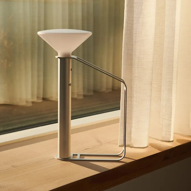 Piton Portable Lamp