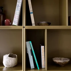 Read Spacious Bookshelf - Plinth H3 cm