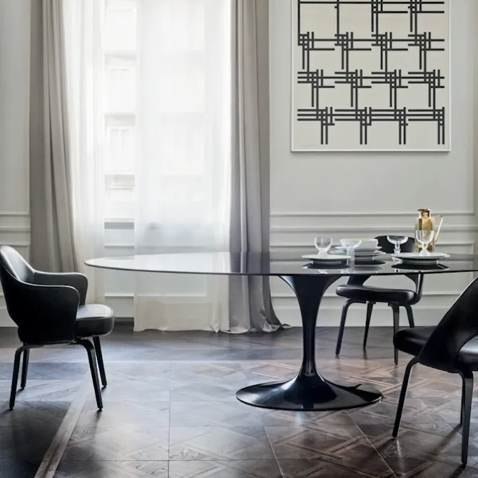 Saarinen Oval spisebord 244 cm Black