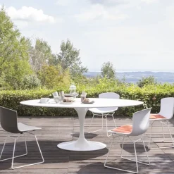 Saarinen Oval utendørs spisebord