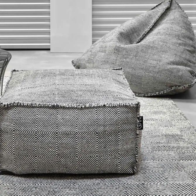 Sail Rug Black