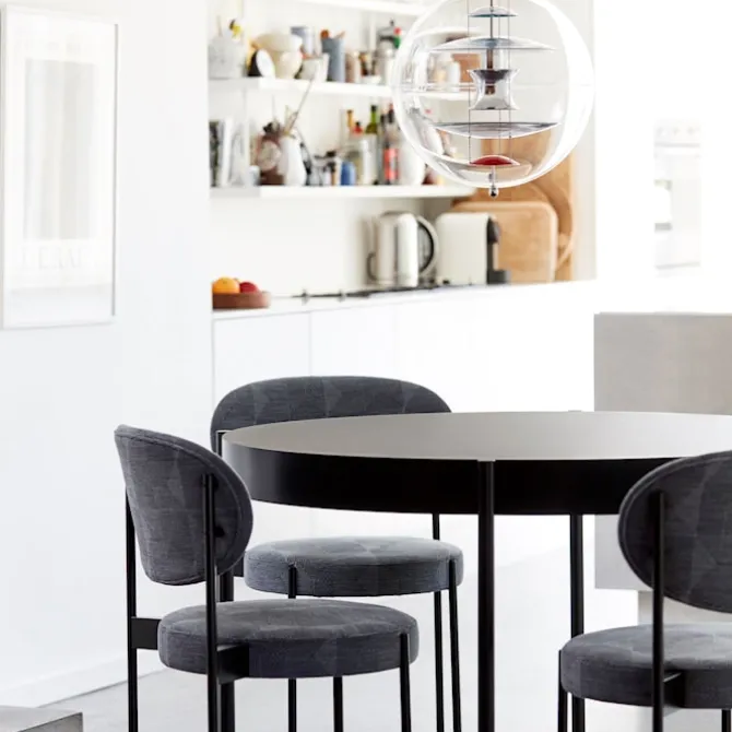 Serie 430 Table Black