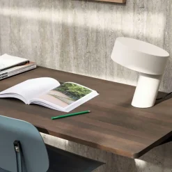 Slant bordlampe