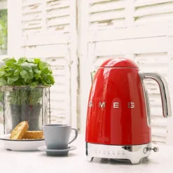 Smeg Variable Temperature Kettle Red