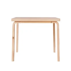 Spesialutgave av Aalto Table 82A Wild Birch, signert Formafantasma