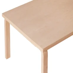 Spesialutgave av Aalto Table 82A Wild Birch, signert Formafantasma